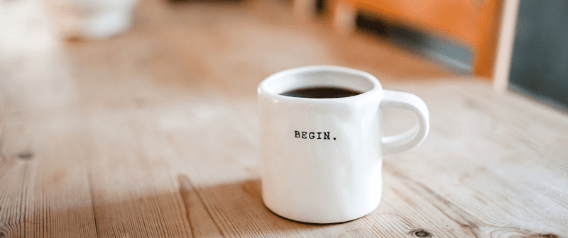 Kaffekopp med ordet "begin" skrevet på